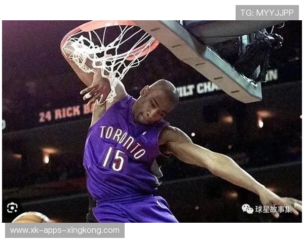 公牛拉文底线加速上篮，伺机完成爆扣，篮球场上的飞天传奇