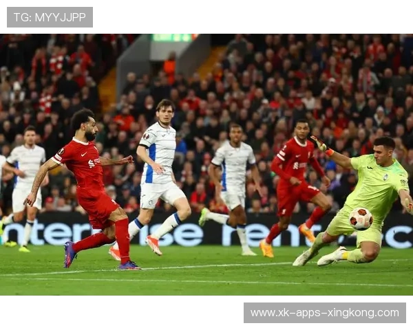 英超利物浦中场抢断带动反击，比分被迅速缩小