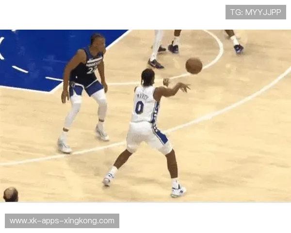 恩比德低位接球，防守开始收缩